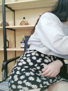 小个子金发少女被抓到偷东西被惩罚